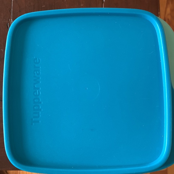 Tupperware set of five 3-section food storage containers. Perfect for meal prep. - Picture 2 of 7
